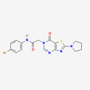 molecular formula C17H16BrN5O2S B2553368 N-(4-溴苯基)-2-(7-氧代-2-(吡咯烷-1-基)噻唑并[4,5-d]嘧啶-6(7H)-基)乙酰胺 CAS No. 1223851-50-0
