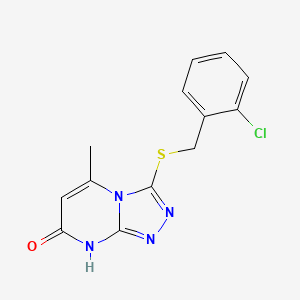 molecular formula C13H11ClN4OS B2553409 3-[(2-chlorobenzyl)thio]-5-methyl[1,2,4]triazolo[4,3-a]pyrimidin-7(8H)-one CAS No. 877640-05-6