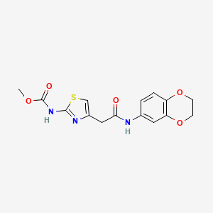 molecular formula C15H15N3O5S B2555255 Methyl (4-(2-((2,3-dihydrobenzo[b][1,4]dioxin-6-yl)amino)-2-oxoethyl)thiazol-2-yl)carbamate CAS No. 946236-09-5