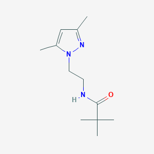 molecular formula C12H21N3O B2555517 N-(2-(3,5-二甲基-1H-吡唑-1-基)乙基)季戊酰胺 CAS No. 1226446-29-2