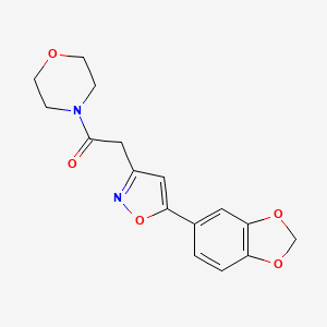 molecular formula C16H16N2O5 B2555546 2-(5-(Benzo[d][1,3]dioxol-5-yl)isoxazol-3-yl)-1-morpholinoethanone CAS No. 1209423-13-1