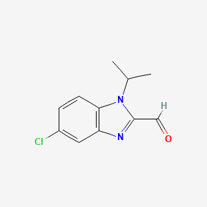 molecular formula C11H11ClN2O B2555709 5-chloro-1-(propan-2-yl)-1H-benzimidazole-2-carbaldehyde CAS No. 749931-54-2