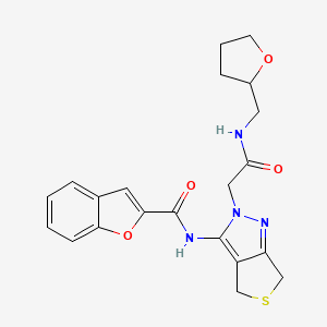 molecular formula C21H22N4O4S B2555848 N-(2-(2-oxo-2-(((tetrahydrofuran-2-yl)methyl)amino)ethyl)-4,6-dihydro-2H-thieno[3,4-c]pyrazol-3-yl)benzofuran-2-carboxamide CAS No. 1172742-21-0