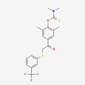 molecular formula C20H20F3NO2S2 B2555913 1-[2,6-dimetil-4-(2-{[3-(trifluorometil)fenil]sulfanil}acetil)fenoxi]-N,N-dimetilmetanotioamida CAS No. 344279-56-7