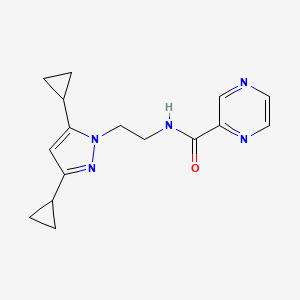 molecular formula C16H19N5O B2555995 N-[2-(3,5-ジシクロプロピル-1H-ピラゾール-1-イル)エチル]ピラジン-2-カルボキサミド CAS No. 2319807-14-0