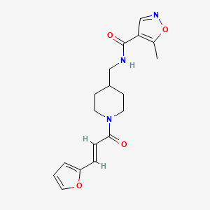 molecular formula C18H21N3O4 B2556077 （E）-N-((1-(3-(呋喃-2-基)丙烯酰基)哌啶-4-基)甲基)-5-甲基异恶唑-4-甲酰胺 CAS No. 1428382-17-5