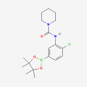 molecular formula C18H26BClN2O3 B2556246 N-(2-chloro-5-(4,4,5,5-tetramethyl-1,3,2-dioxaborolan-2-yl)phenyl)piperidine-1-carboxamide CAS No. 2246834-90-0