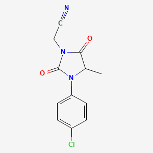 molecular formula C12H10ClN3O2 B2556371 2-[3-(4-Chlorophenyl)-4-methyl-2,5-dioxoimidazolidin-1-yl]acetonitrile CAS No. 1214207-50-7