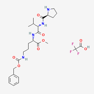 molecular formula C26H37F3N4O8 B2556791 Methyl (2S)-2-[[(2S)-3-methyl-2-[[(2S)-pyrrolidine-2-carbonyl]amino]butanoyl]amino]-5-(phenylmethoxycarbonylamino)pentanoate;2,2,2-trifluoroacetic acid CAS No. 2416218-04-5