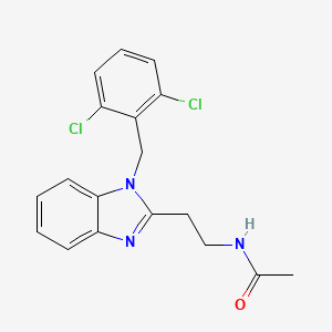 molecular formula C18H17Cl2N3O B2557164 N-[2-[1-[(2,6-dichlorophenyl)methyl]benzimidazol-2-yl]ethyl]acetamide CAS No. 696600-07-4