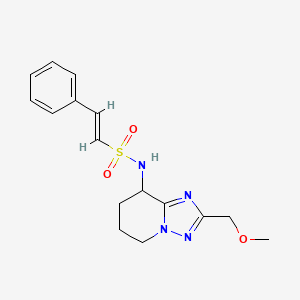 (E)-N-[2-(Methoxymethyl)-5,6,7,8-tetrahydro-[1,2,4]triazolo[1,5-a]pyridin-8-yl]-2-phenylethenesulfonamide