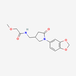 molecular formula C15H18N2O5 B2557775 N-((1-(benzo[d][1,3]dioxol-5-yl)-5-oxopyrrolidin-3-yl)methyl)-2-methoxyacetamide CAS No. 955227-57-3