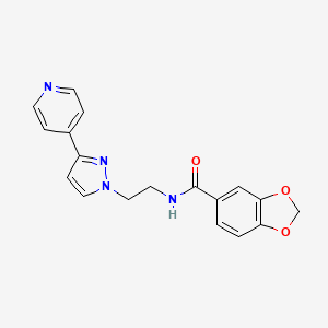 molecular formula C18H16N4O3 B2557780 N-(2-(3-(pyridin-4-yl)-1H-pyrazol-1-yl)ethyl)benzo[d][1,3]dioxole-5-carboxamide CAS No. 1448029-43-3