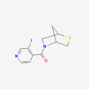 molecular formula C11H11FN2OS B2557800 2-硫代-5-氮杂双环[2.2.1]庚烷-5-基(3-氟吡啶-4-基)甲酮 CAS No. 2024733-91-1