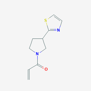 molecular formula C10H12N2OS B2557874 1-[3-(1,3-Thiazol-2-yl)pyrrolidin-1-yl]prop-2-en-1-one CAS No. 2142785-36-0
