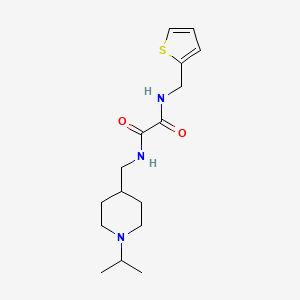 molecular formula C16H25N3O2S B2557876 N1-((1-异丙基哌啶-4-基)甲基)-N2-(噻吩-2-基甲基)草酰胺 CAS No. 946382-66-7
