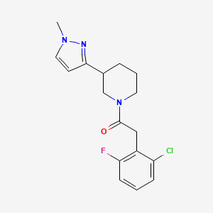 molecular formula C17H19ClFN3O B2558320 2-(2-氯-6-氟苯基)-1-(3-(1-甲基-1H-吡唑-3-基)哌啶-1-基)乙酮 CAS No. 2034288-52-1
