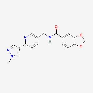 molecular formula C18H16N4O3 B2558685 N-((6-(1-methyl-1H-pyrazol-4-yl)pyridin-3-yl)methyl)benzo[d][1,3]dioxole-5-carboxamide CAS No. 2034521-97-4