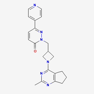 molecular formula C21H22N6O B2558691 2-[(1-{2-methyl-5H,6H,7H-cyclopenta[d]pyrimidin-4-yl}azetidin-3-yl)methyl]-6-(pyridin-4-yl)-2,3-dihydropyridazin-3-one CAS No. 2202461-03-6