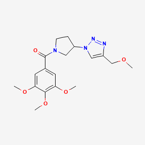molecular formula C18H24N4O5 B2559153 4-（甲氧甲基）-1-[1-（3,4,5-三甲氧基苯甲酰基）吡咯烷-3-基]-1H-1,2,3-三唑 CAS No. 2097908-82-0