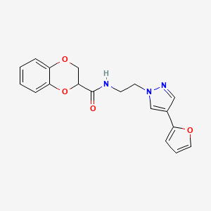 molecular formula C18H17N3O4 B2559269 N-(2-(4-(furan-2-yl)-1H-pyrazol-1-yl)ethyl)-2,3-dihydrobenzo[b][1,4]dioxine-2-carboxamide CAS No. 2034327-05-2