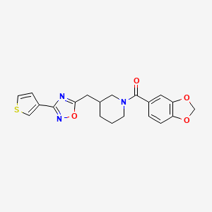 molecular formula C20H19N3O4S B2559655 Benzo[d][1,3]dioxol-5-yl(3-((3-(thiophen-3-yl)-1,2,4-oxadiazol-5-yl)methyl)piperidin-1-yl)methanone CAS No. 1795357-96-8
