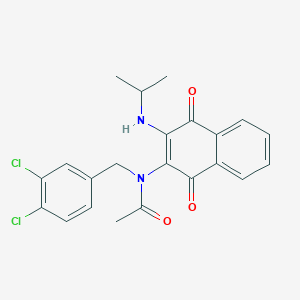 molecular formula C22H20Cl2N2O3 B2560156 N-[(3,4-dichlorophenyl)methyl]-N-[1,4-dioxo-3-(propan-2-ylamino)naphthalen-2-yl]acetamide CAS No. 355406-74-5