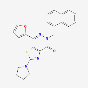 molecular formula C24H20N4O2S B2560205 7-(呋喃-2-基)-5-(萘-1-基甲基)-2-(吡咯烷-1-基)噻唑并[4,5-d]哒嗪-4(5H)-酮 CAS No. 1105207-49-5