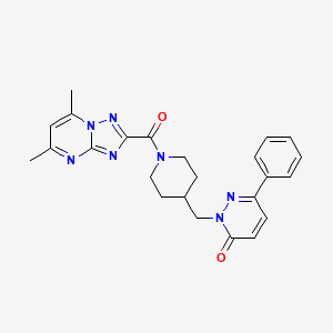 2-[(1-{5,7-Dimethyl-[1,2,4]triazolo[1,5-a]pyrimidine-2-carbonyl}piperidin-4-yl)methyl]-6-phenyl-2,3-dihydropyridazin-3-one