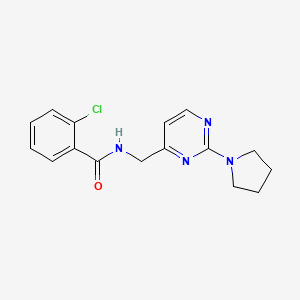 molecular formula C16H17ClN4O B2561715 2-Chlor-N-((2-(Pyrrolidin-1-yl)pyrimidin-4-yl)methyl)benzamid CAS No. 1798034-64-6