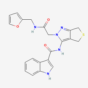 molecular formula C21H19N5O3S B2561905 N-(2-(2-((フラン-2-イルメチル)アミノ)-2-オキソエチル)-4,6-ジヒドロ-2H-チエノ[3,4-c]ピラゾール-3-イル)-1H-インドール-3-カルボキサミド CAS No. 1170903-64-6