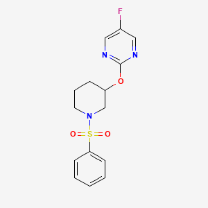 molecular formula C15H16FN3O3S B2562116 5-Fluoro-2-((1-(phenylsulfonyl)piperidin-3-yl)oxy)pyrimidine CAS No. 2034275-40-4