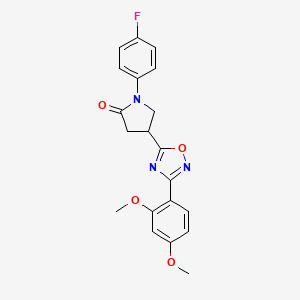 B2562228 4-(3-(2,4-Dimethoxyphenyl)-1,2,4-oxadiazol-5-yl)-1-(4-fluorophenyl)pyrrolidin-2-one CAS No. 941960-75-4