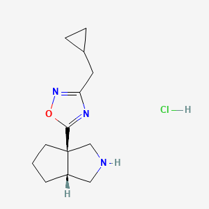 molecular formula C13H20ClN3O B2562571 5-[(3Ar,6aR)-2,3,4,5,6,6a-六氢-1H-环戊[c]吡咯-3a-基]-3-(环丙基甲基)-1,2,4-恶二唑；盐酸盐 CAS No. 1807921-07-8
