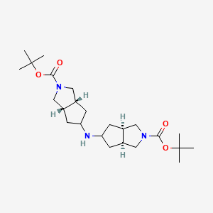 molecular formula C24H41N3O4 B2562679 叔丁基(3aR,6aS)-5-[[(3aR,6aS)-2-[(2-甲基丙烷-2-基)氧羰基]-3,3a,4,5,6,6a-六氢-1H-环戊[c]吡咯-5-基]氨基]-3,3a,4,5,6,6a-六氢-1H-环戊[c]吡咯-2-羧酸酯 CAS No. 2241107-70-8