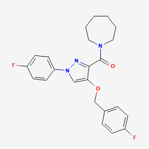 molecular formula C23H23F2N3O2 B2562740 乙酰苯胺-1-基（4-（（4-氟苯甲基）氧基）-1-（4-氟苯基）-1H-吡唑-3-基）甲酮 CAS No. 1209815-75-7