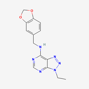 molecular formula C14H14N6O2 B2562871 N-[(2H-1,3-ベンゾジオキソール-5-イル)メチル]-3-エチル-3H-[1,2,3]トリアゾロ[4,5-d]ピリミジン-7-アミン CAS No. 899974-80-2