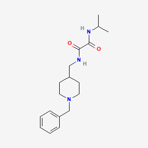 molecular formula C18H27N3O2 B2563030 N1-((1-benzylpiperidin-4-yl)methyl)-N2-isopropyloxalamide CAS No. 953201-30-4