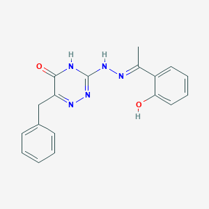 molecular formula C18H17N5O2 B2564349 (E)-6-benzyl-3-(2-(1-(2-hydroxyphenyl)ethylidene)hydrazinyl)-1,2,4-triazin-5(2H)-one CAS No. 350843-67-3