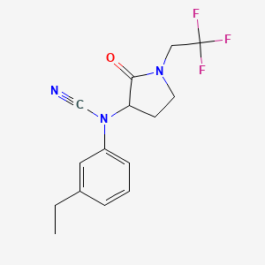 molecular formula C15H16F3N3O B2564366 [(3-Ethylphenyl)[2-oxo-1-(2,2,2-trifluoroethyl)pyrrolidin-3-yl]amino]formonitrile CAS No. 1427545-83-2