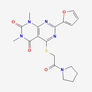 molecular formula C18H19N5O4S B2564894 7-(呋喃-2-基)-1,3-二甲基-5-((2-氧代-2-(吡咯烷-1-基)乙基)硫代)嘧啶并[4,5-d]嘧啶-2,4(1H,3H)-二酮 CAS No. 847190-80-1