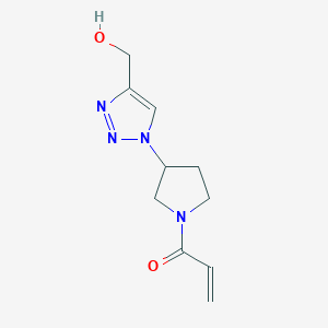 molecular formula C10H14N4O2 B2565001 1-[3-[4-(Hydroxymethyl)triazol-1-yl]pyrrolidin-1-yl]prop-2-en-1-one CAS No. 2361657-65-8