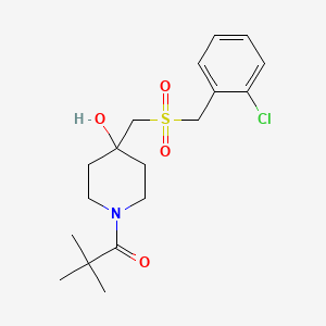 molecular formula C18H26ClNO4S B2565141 1-(4-{[(2-氯苄基)磺酰基]甲基}-4-羟基哌啶基)-2,2-二甲基-1-丙酮 CAS No. 865659-33-2