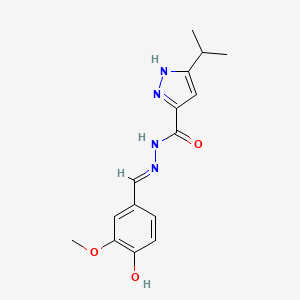 molecular formula C15H18N4O3 B2565308 (E)-N'-(4-hydroxy-3-methoxybenzylidene)-3-isopropyl-1H-pyrazole-5-carbohydrazide CAS No. 1285683-82-0