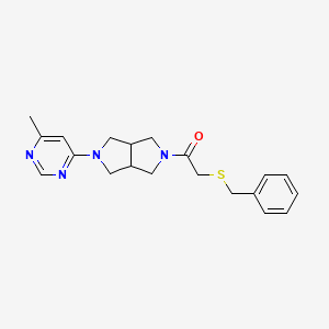 2-Benzylsulfanyl-1-[2-(6-methylpyrimidin-4-yl)-1,3,3a,4,6,6a-hexahydropyrrolo[3,4-c]pyrrol-5-yl]ethanone