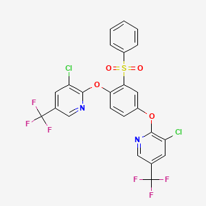 molecular formula C24H12Cl2F6N2O4S B2565794 3-Chloro-2-[4-{[3-chloro-5-(trifluoromethyl)-2-pyridinyl]oxy}-3-(phenylsulfonyl)phenoxy]-5-(trifluoromethyl)pyridine CAS No. 338406-80-7