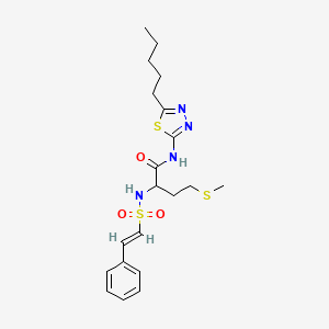 molecular formula C20H28N4O3S3 B2565853 4-Methylsulfanyl-N-(5-pentyl-1,3,4-thiadiazol-2-yl)-2-[[(E)-2-phenylethenyl]sulfonylamino]butanamide CAS No. 1214865-19-6
