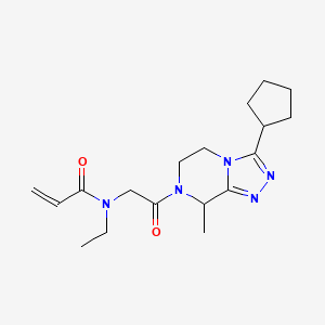 molecular formula C18H27N5O2 B2565887 N-[2-(3-Cyclopentyl-8-methyl-6,8-dihydro-5H-[1,2,4]triazolo[4,3-a]pyrazin-7-yl)-2-oxoethyl]-N-ethylprop-2-enamide CAS No. 2324016-77-3
