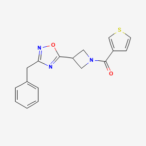 molecular formula C17H15N3O2S B2567687 (3-(3-Benzyl-1,2,4-oxadiazol-5-yl)azetidin-1-yl)(thiophen-3-yl)methanone CAS No. 1351590-34-5