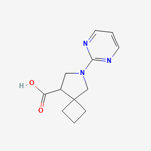 molecular formula C12H15N3O2 B2568132 6-(嘧啶-2-基)-6-氮杂螺[3.4]辛烷-8-羧酸 CAS No. 2034520-14-2